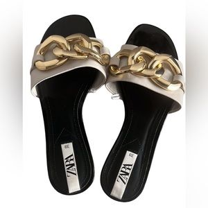 Zara *Chain Trimmed low heeled sandal